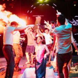 Quán bar Bistro Fou Đồi Rồng- “Quẩy nhiệt tình, chơi hết mình”