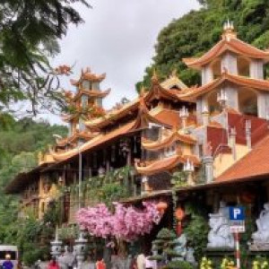 Khám phá chùa Hang Đồ Sơn gần khu Đồi Rồng